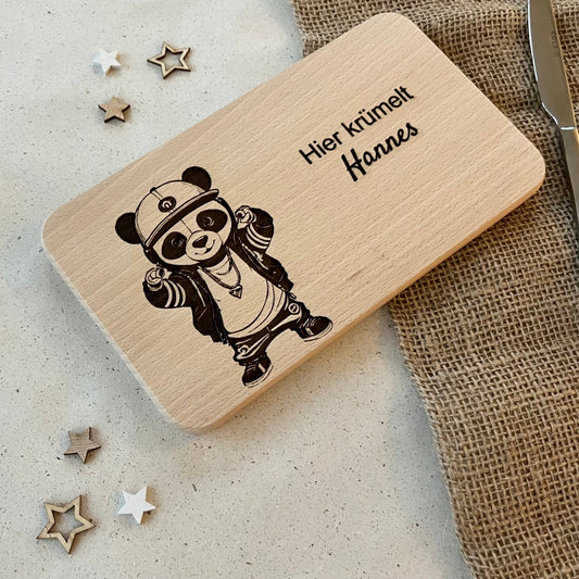 DwieDeko Frühstücksbrett personalisiert aus Holz – Panda Tiermotiv – Geschenkidee zum Schulanfang oder als personalisiertes Geschenk zur Geburt des Babys.
