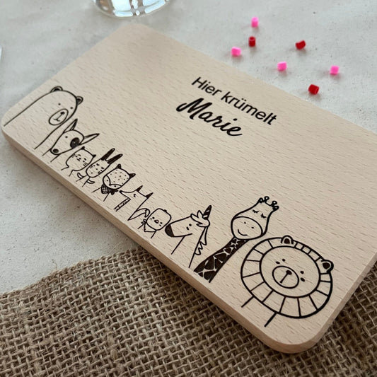 Frühstücksbrettchen personalisiert aus Holz - Gravur 10 Tiere - Babygeschenk personalisiert mit Namen oder als Geschenk Idee für Schulanfang.