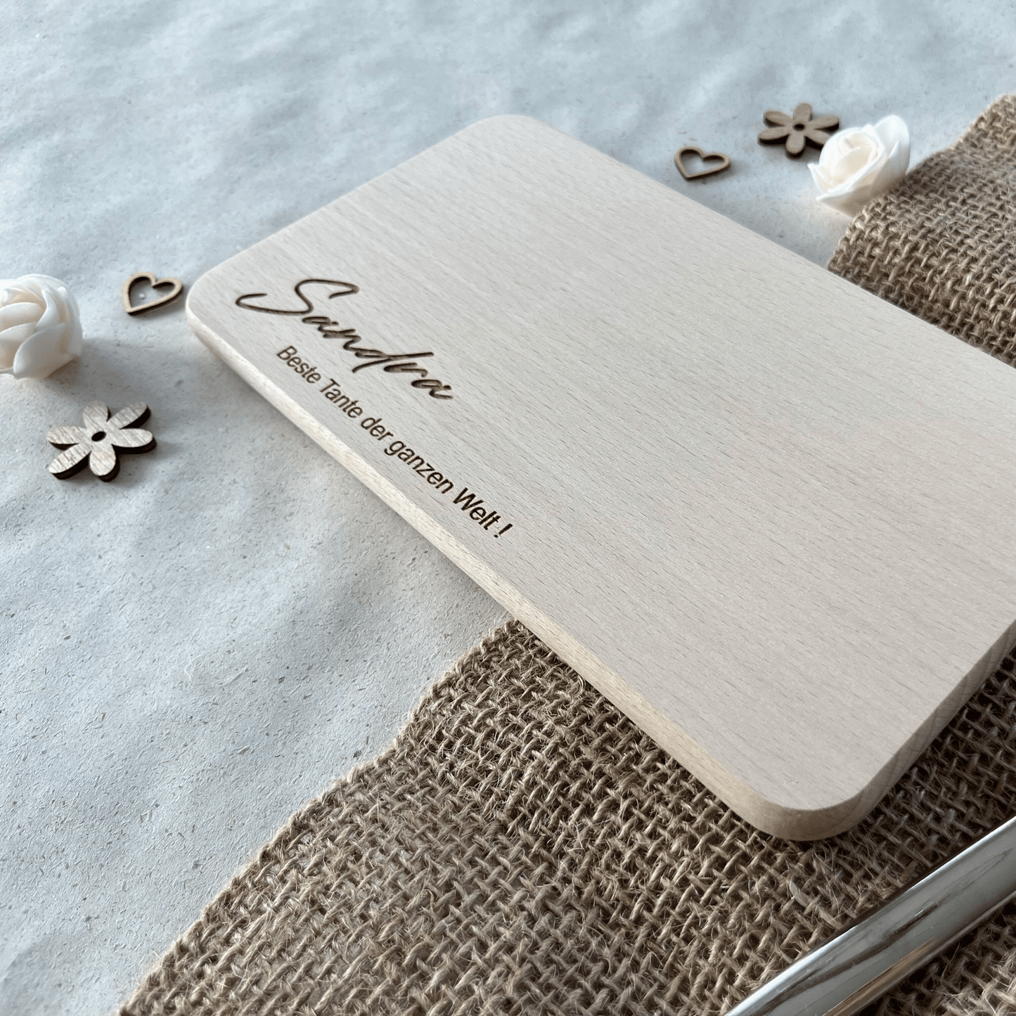 DwieDeko Geschenk für Tante – Frühstücksbrett mit Gravur und Namen – Beste Tante der Welt