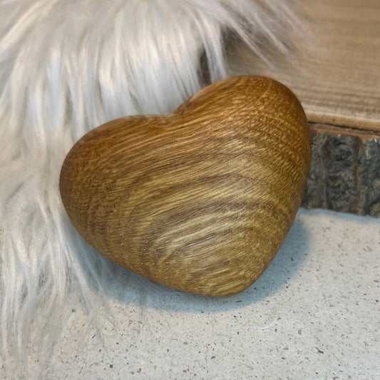 DwieDeko Großes Holzherz aus Eiche – Handschmeichler & Glücksbringer für Männer