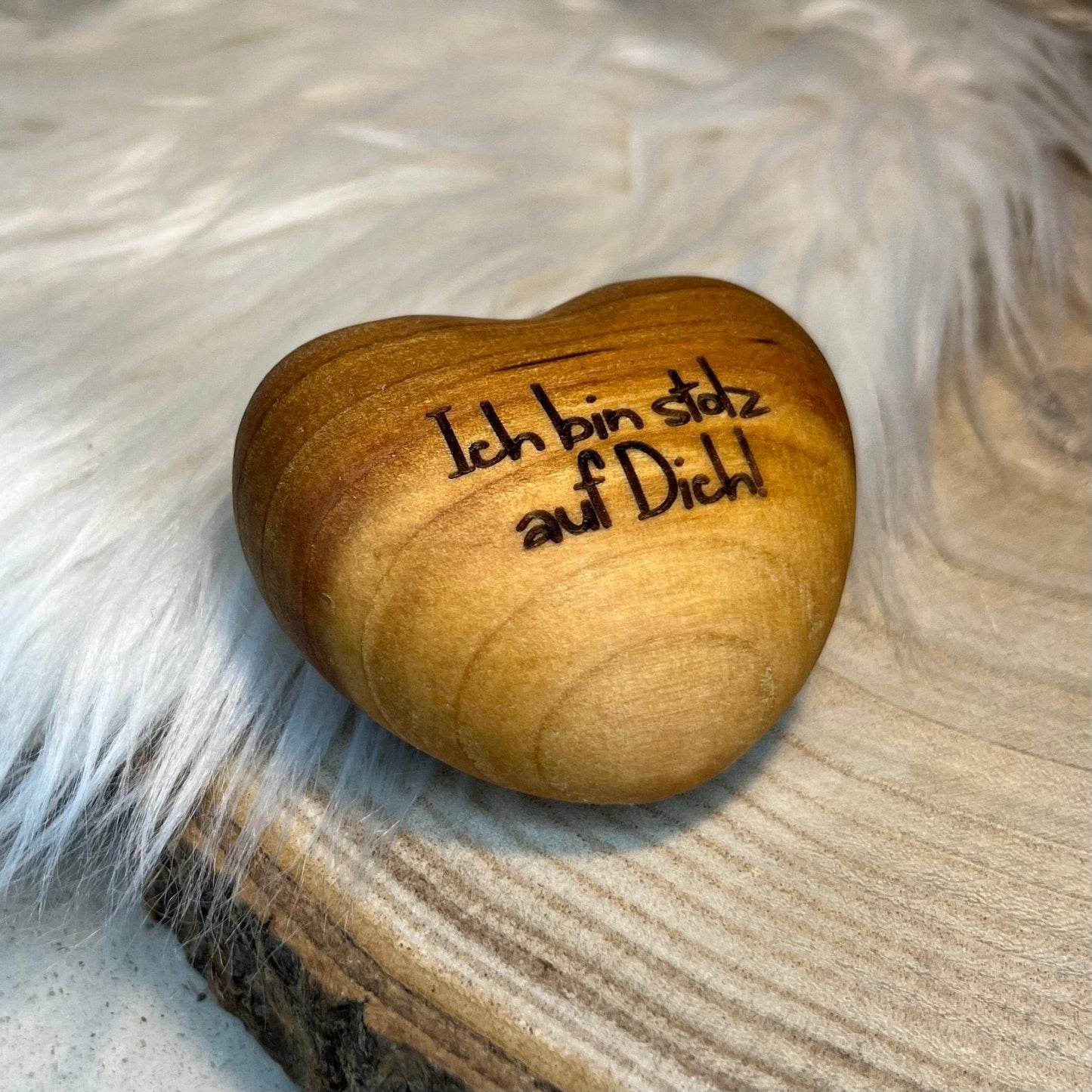 DwieDeko Holzherz 'Ich bin stolz auf dich' – Glücksbringer & Geschenk zur Prüfung - Abitur