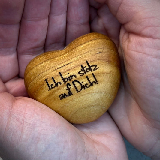 DwieDeko Holzherz 'Ich bin stolz auf dich' – Glücksbringer & Geschenk zur Prüfung - Abitur