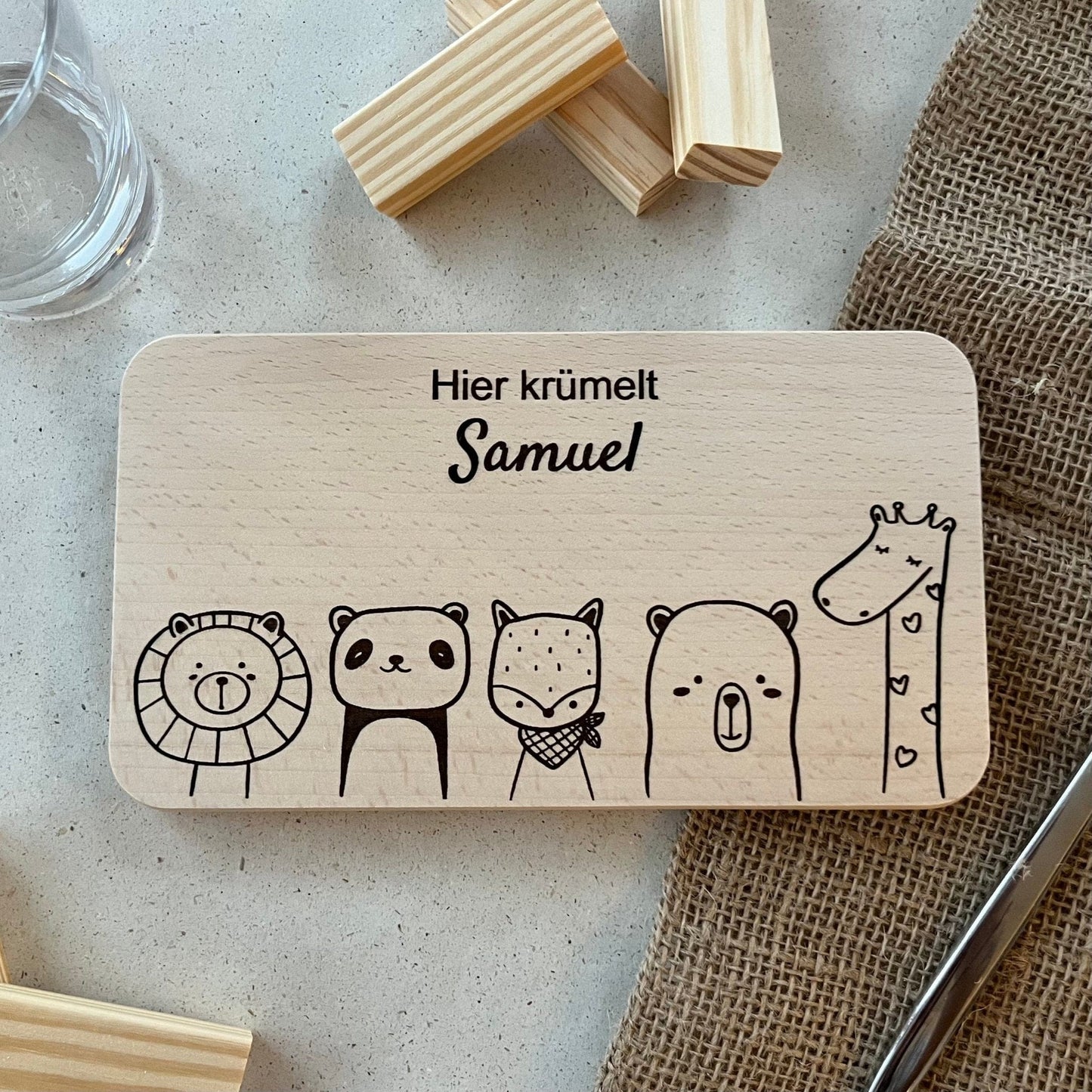 DwieDeko Kinder Frühstücksbrett aus Holz - 5 Tiermotive - personalisiertes Geschenk für Kinder 1. Jahr oder 3. Jahre