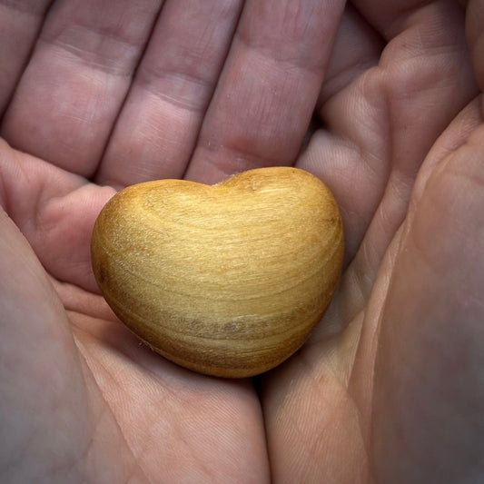 DwieDeko Kleines Holzherz ohne Gravur – Glücksbringer für Männer oder zur Prüfung