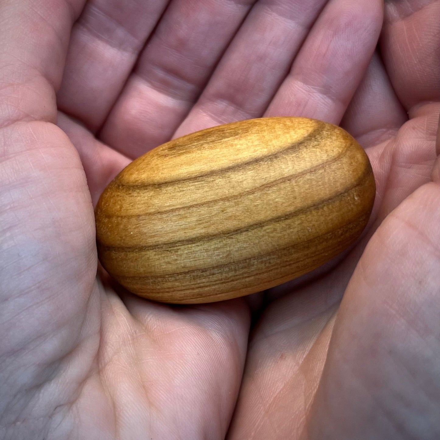 DwieDeko Ovaler Handschmeichler Herz Holz – Geschenk bei Stress oder Krankheit – ohne Gravur