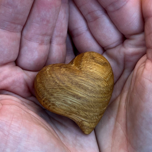 DwieDeko Spitzes Holzherz ohne Gravur – Handschmeichler, Mutmacher, Glücksbringer zur Prüfung & Krankheit