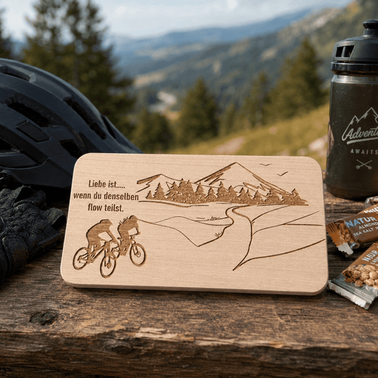 Frühstücksbrett aus Holz – Geschenk für Radfahrer - DwieDeko
