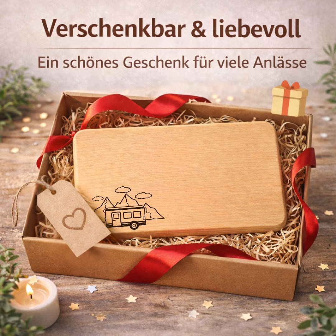 Frühstücksbrettchen "Wohnwagen mit Berge" – Geschenkidee für Camper & Camping Gadgets - DwieDeko