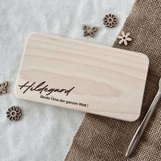DwieDeko Frühstücksbrett mit Gravur – Geschenk für Oma personalisiert mit Namen – Beste Oma der Welt
