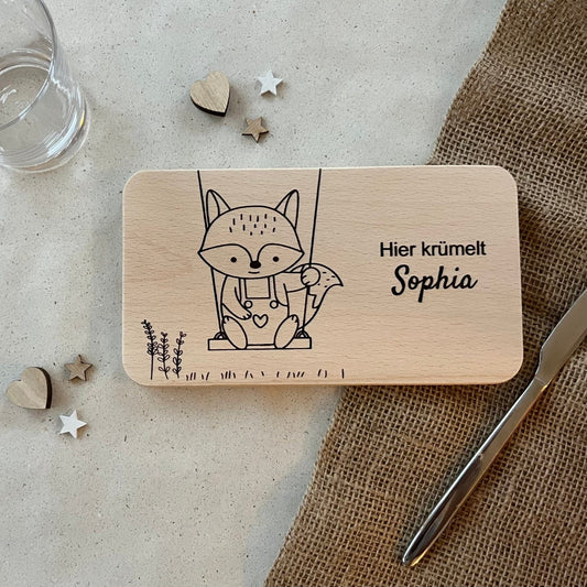 DwieDeko Frühstücksbrettchen mit Gravur -Fuchs auf Schaukel - personalisiertes Geburtstagsgeschenk für Kinder & Baby