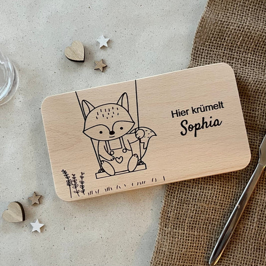 DwieDeko Frühstücksbrettchen mit Gravur -Fuchs auf Schaukel - personalisiertes Geburtstagsgeschenk für Kinder & Baby