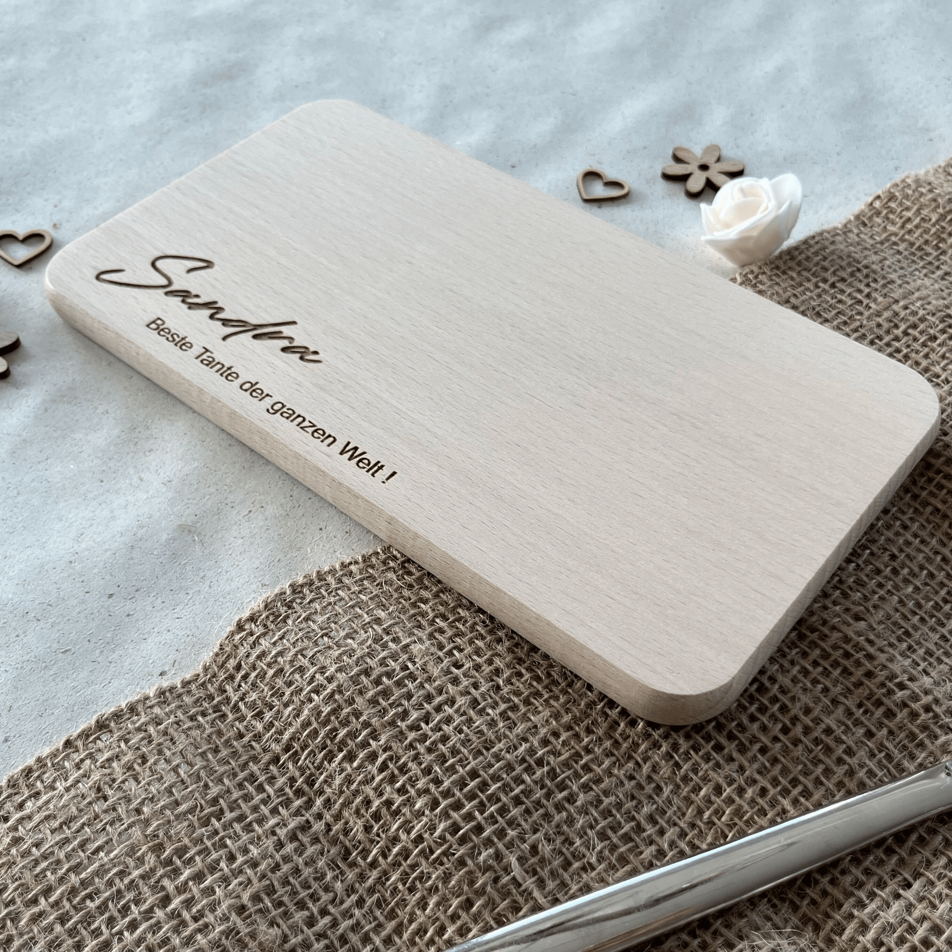 DwieDeko Geschenk für Tante – Frühstücksbrett mit Gravur und Namen – Beste Tante der Welt