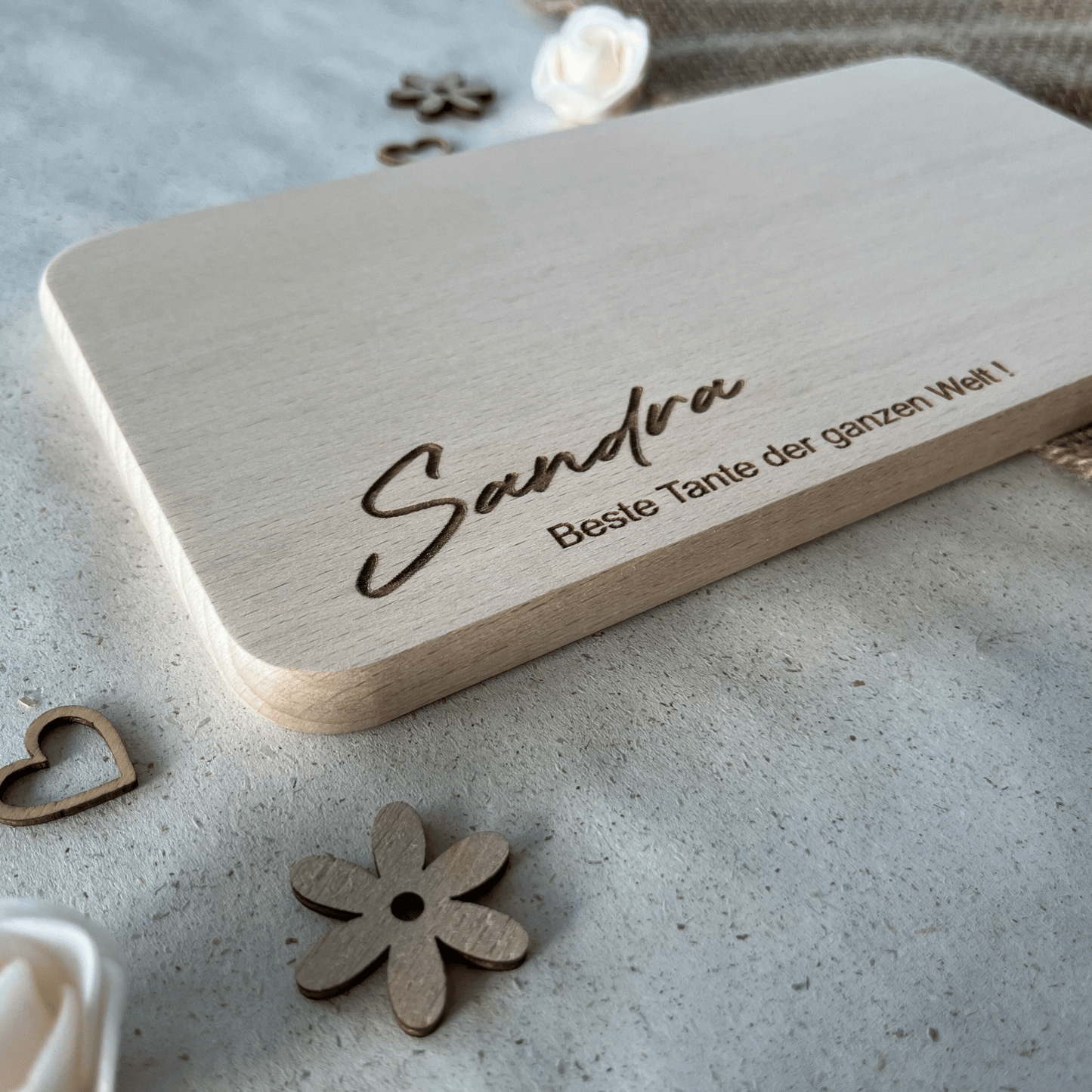 DwieDeko Geschenk für Tante – Frühstücksbrett mit Gravur und Namen – Beste Tante der Welt