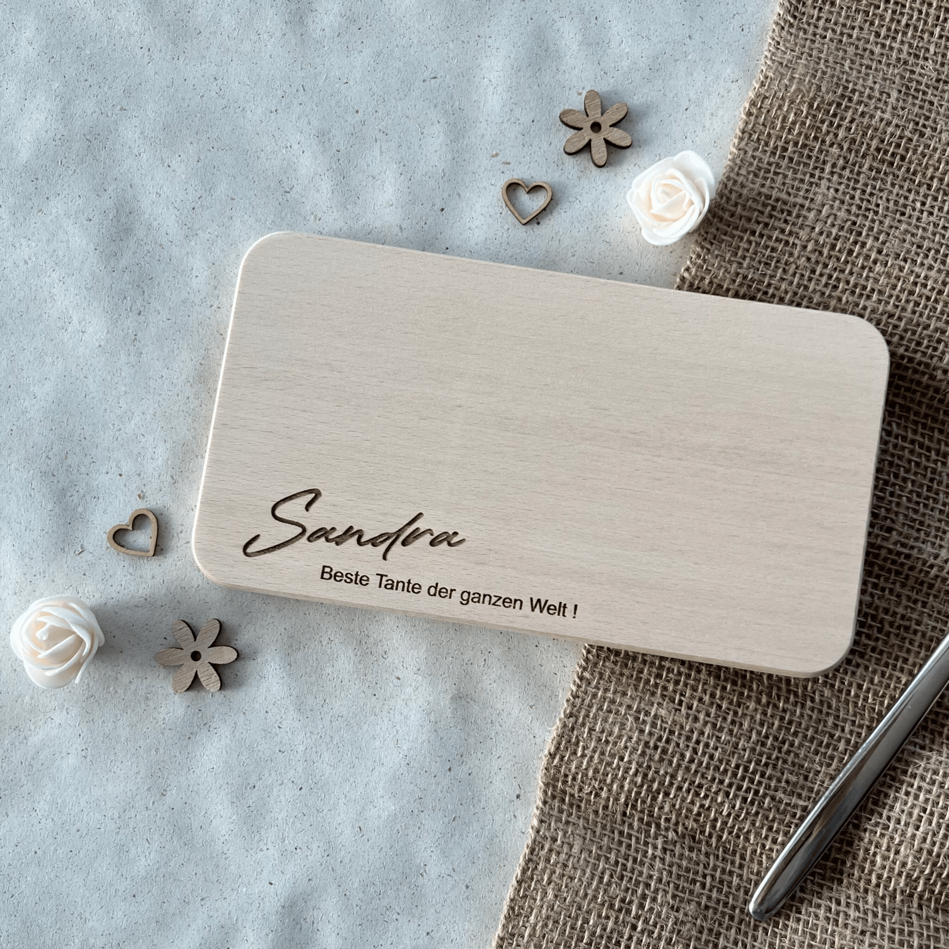 DwieDeko Geschenk für Tante – Frühstücksbrett mit Gravur und Namen – Beste Tante der Welt