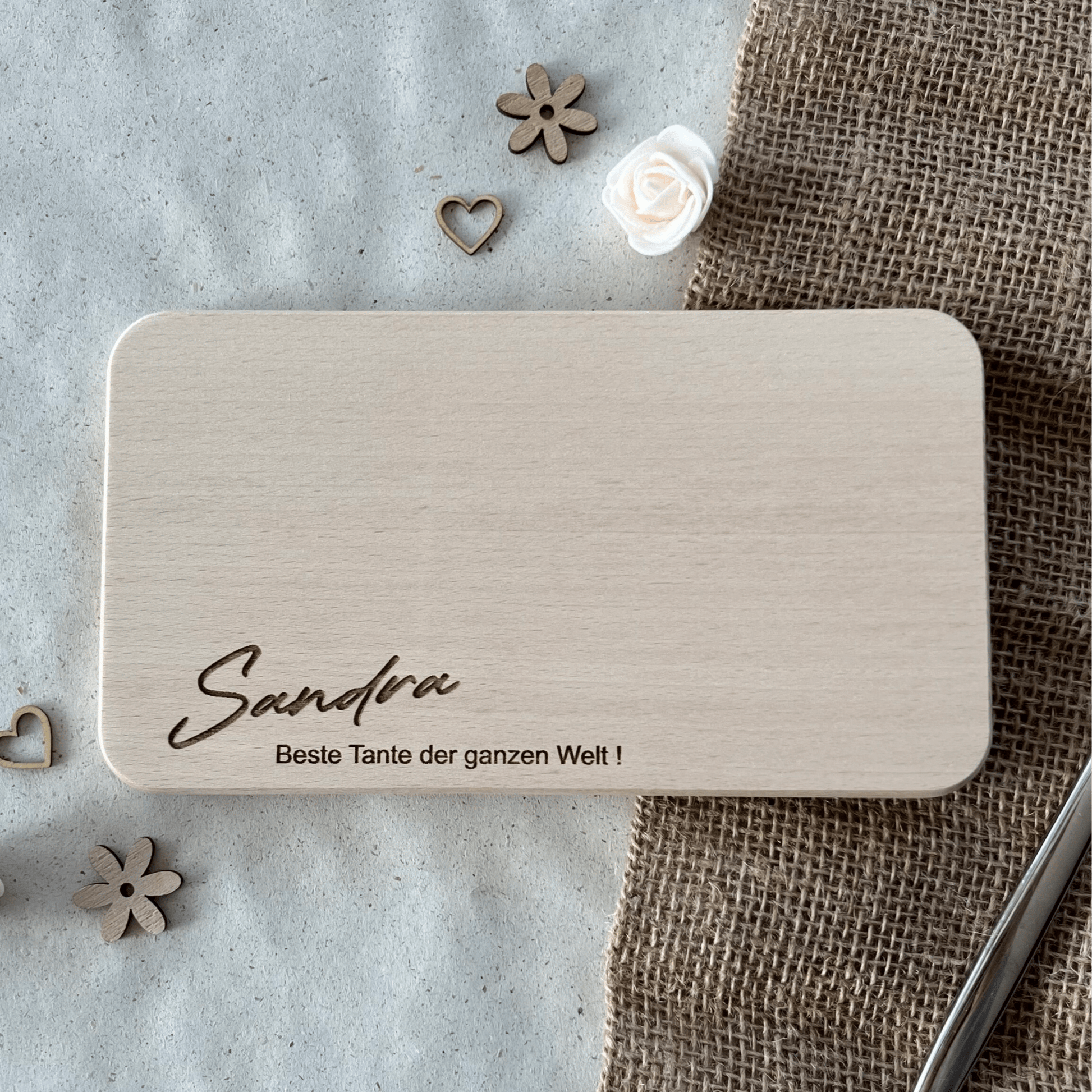 DwieDeko Geschenk für Tante – Frühstücksbrett mit Gravur und Namen – Beste Tante der Welt