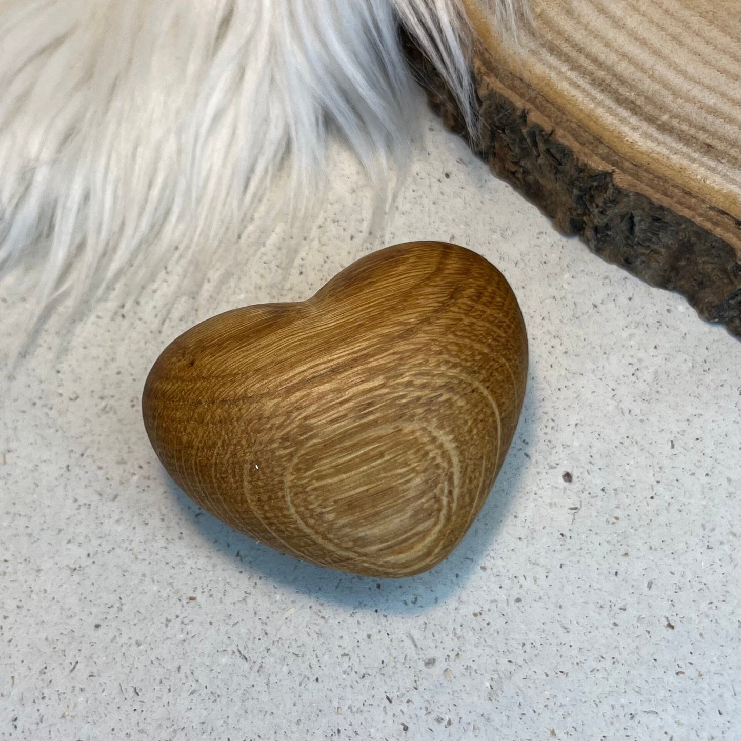 DwieDeko Großes Holzherz aus Eiche – Handschmeichler & Glücksbringer für Männer