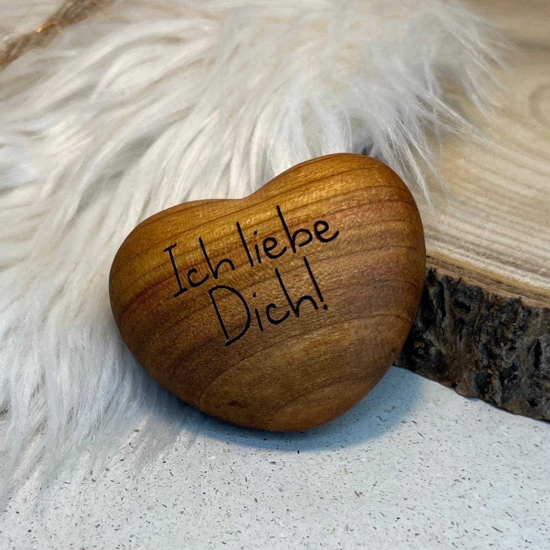 DwieDeko Handschmeichler Herz Holz 'Ich liebe dich' –  Mutmacher Geschenk für Männer & Frauen