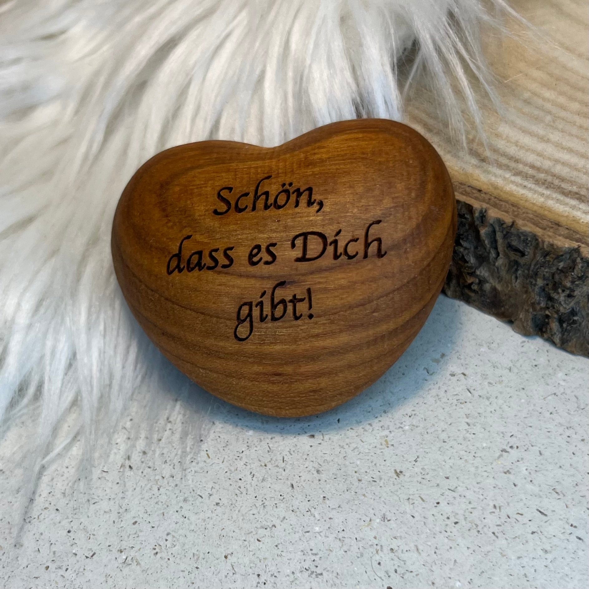 DwieDeko Holz Herz-Handschmeichler 'Schön, dass es dich gibt' – persönliches Geschenk