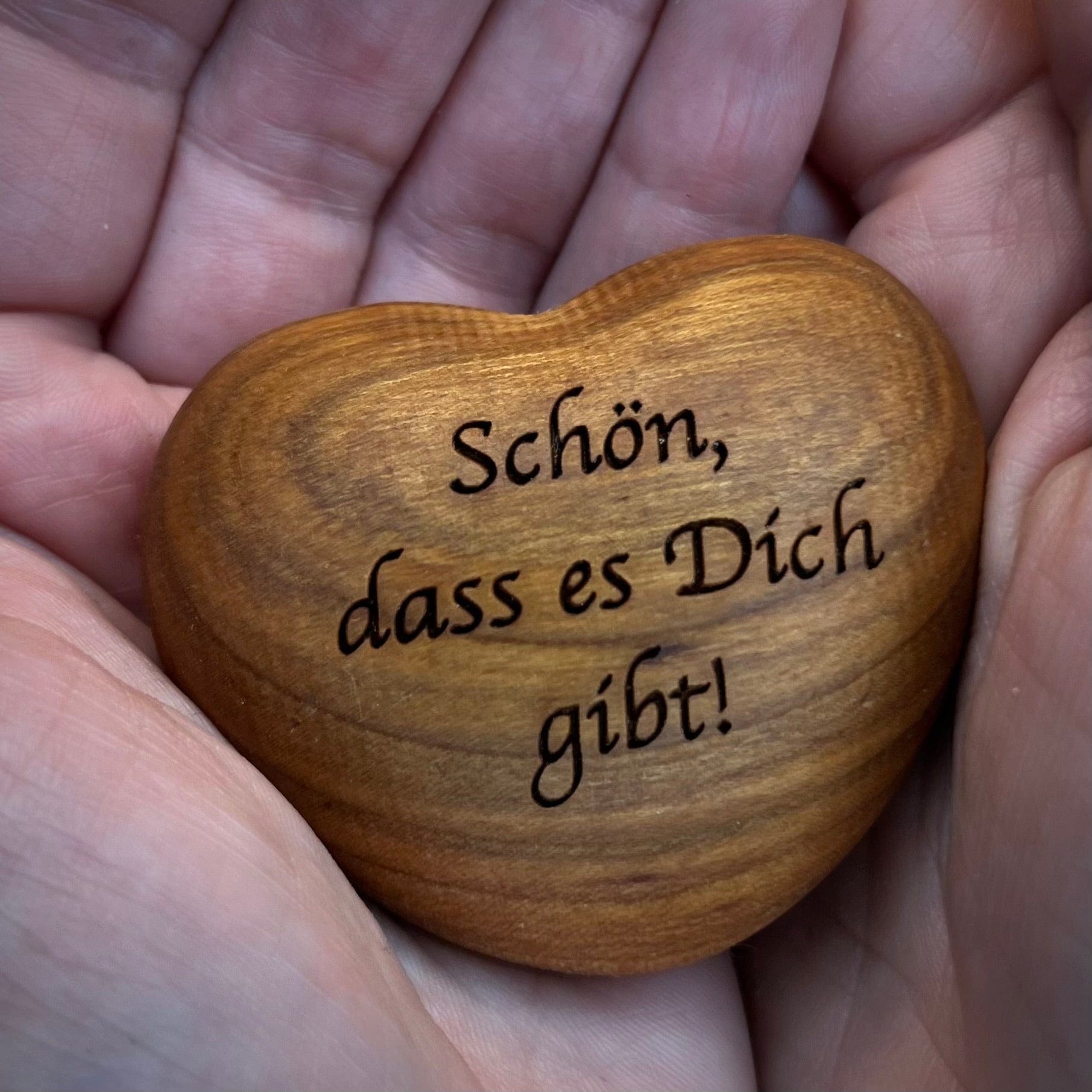 DwieDeko Holz Herz-Handschmeichler 'Schön, dass es dich gibt' – persönliches Geschenk