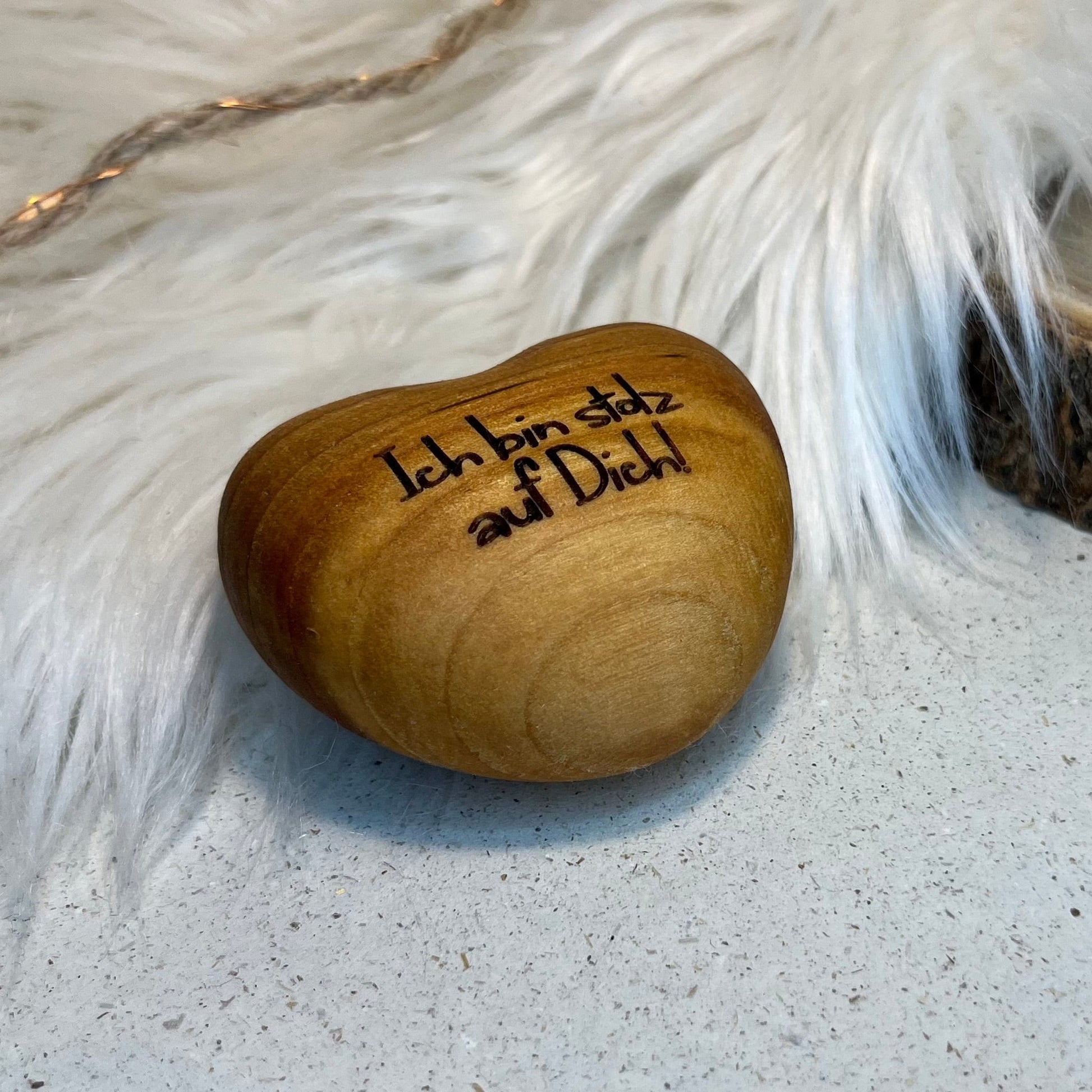 DwieDeko Holzherz 'Ich bin stolz auf dich' – Glücksbringer & Geschenk zur Prüfung - Abitur