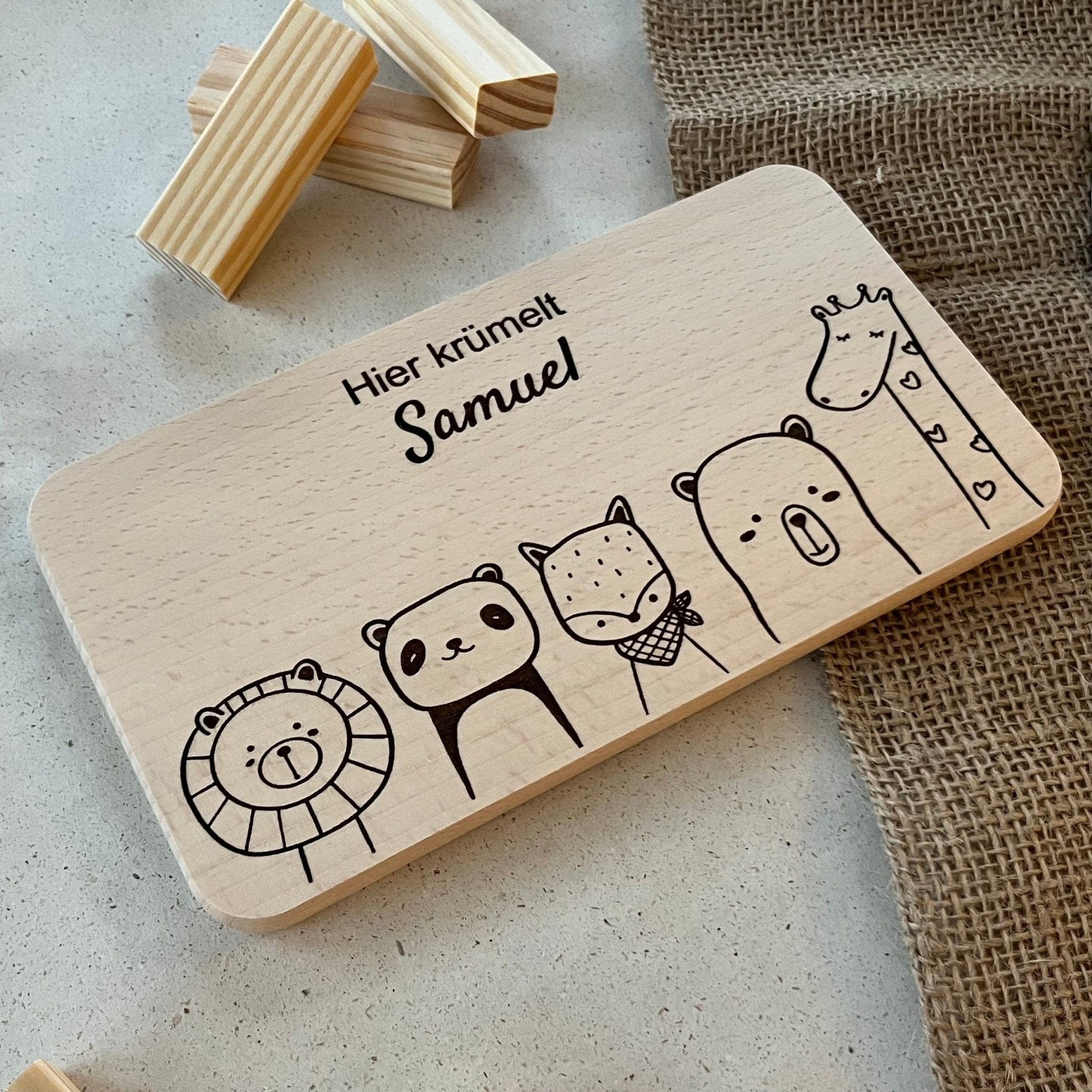 DwieDeko Kinder Frühstücksbrett aus Holz  - 5 Tiermotive -  personalisiertes Geschenk für Kinder 1. Jahr oder 3. Jahre