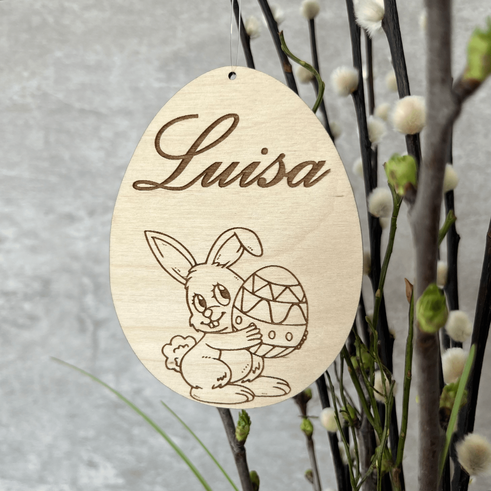 DwieDeko Osterdekoration aus Holz personalisiert - Hase mit Osterei
