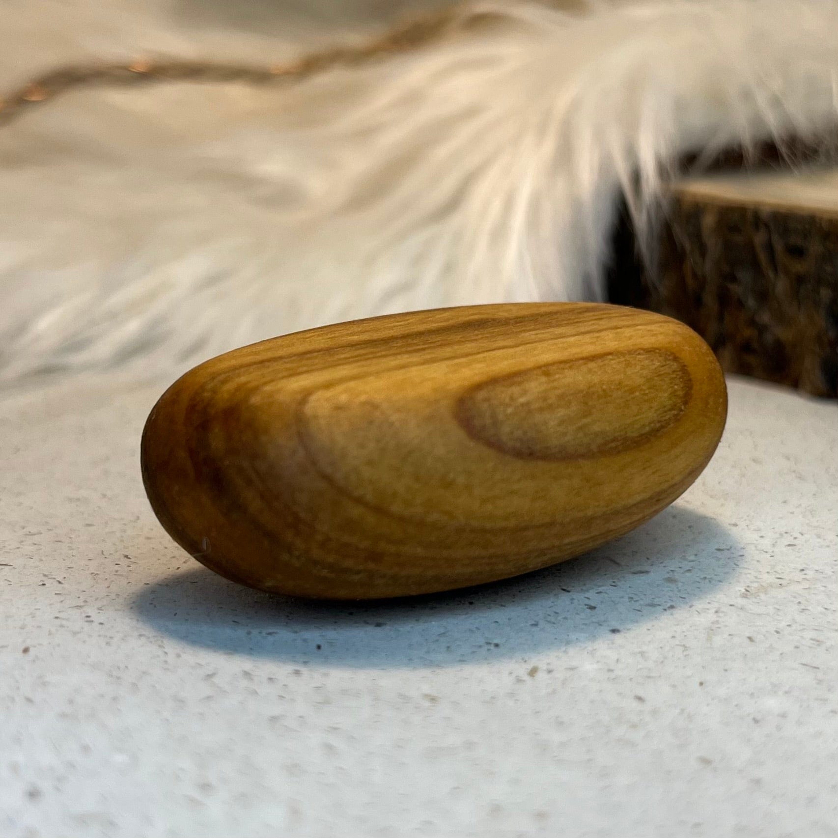 DwieDeko Ovaler Handschmeichler Herz Holz – Geschenk bei Stress oder Krankheit – ohne Gravur