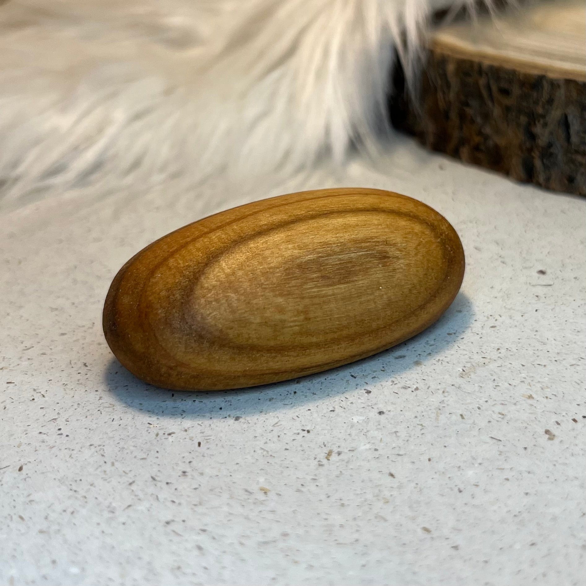 DwieDeko Ovaler Handschmeichler Herz Holz – Geschenk bei Stress oder Krankheit – ohne Gravur