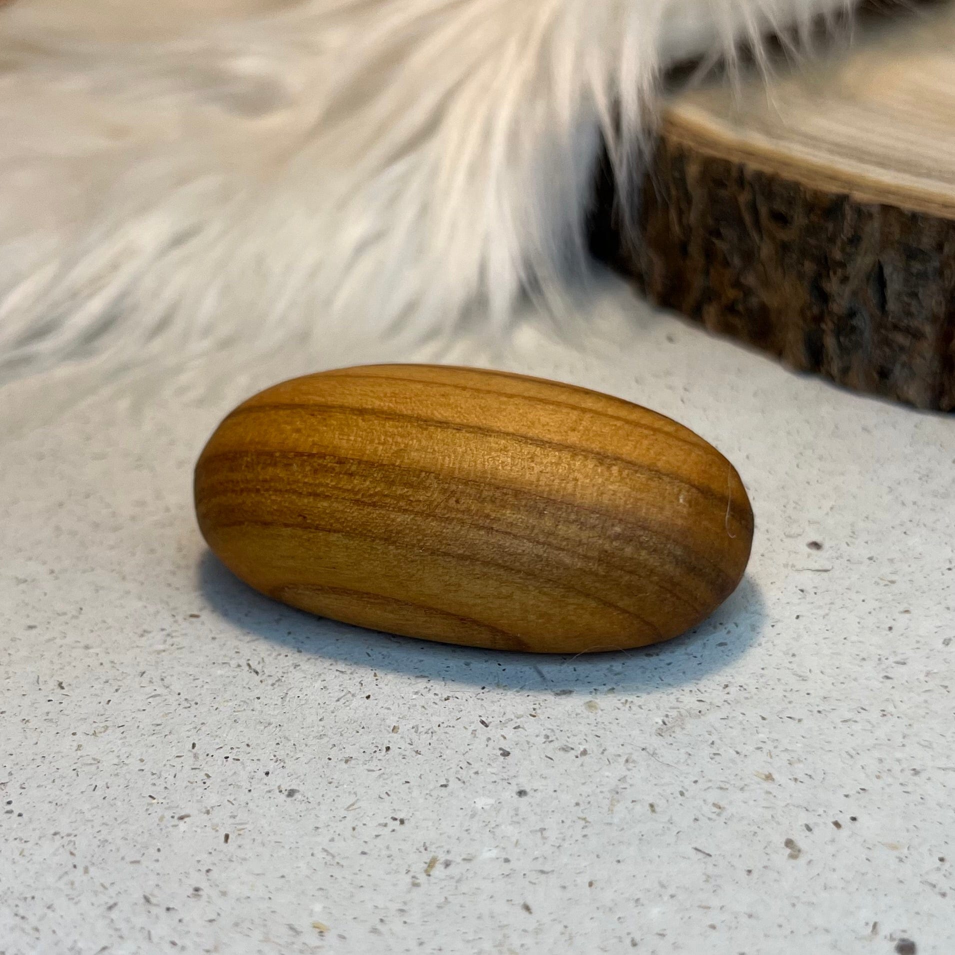 DwieDeko Ovaler Handschmeichler Herz Holz – Geschenk bei Stress oder Krankheit – ohne Gravur