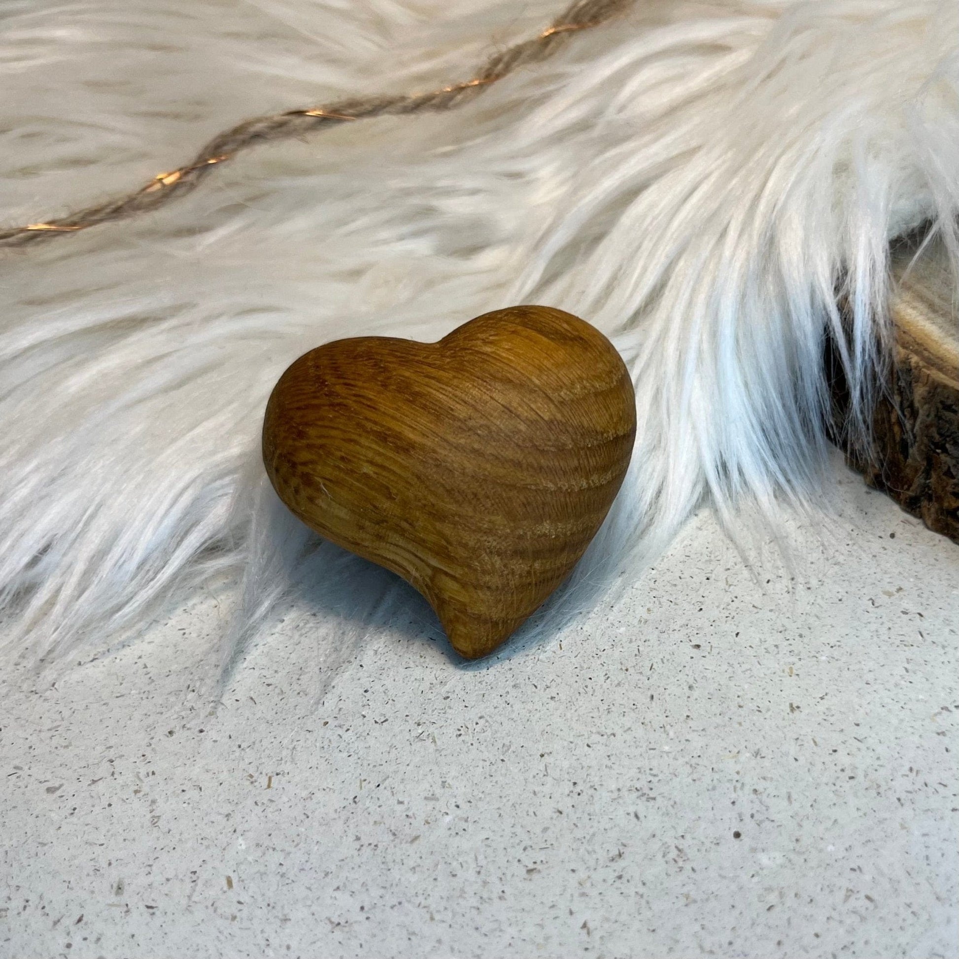 DwieDeko Spitzes Holzherz ohne Gravur – Handschmeichler, Mutmacher, Glücksbringer zur Prüfung & Krankheit