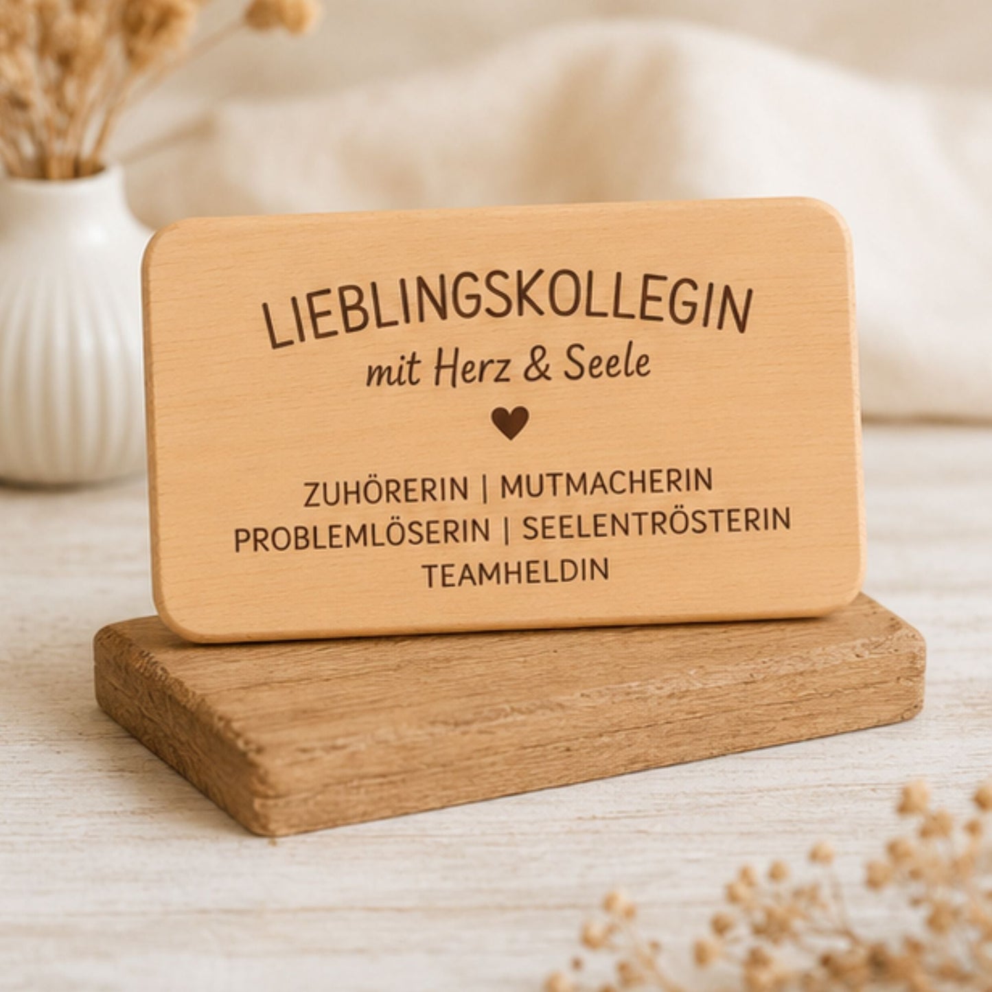 Frühstücksbrettchen Kollegin aus Holz mit Gravur "Lieblingskollegin" - DwieDeko