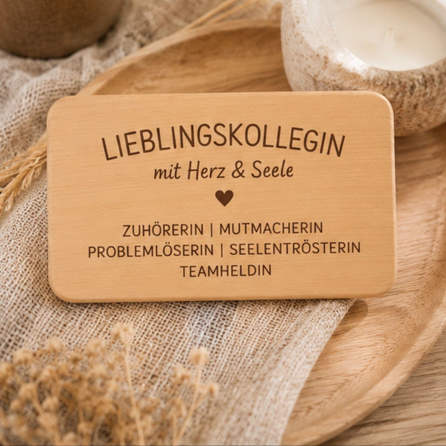 Frühstücksbrettchen Kollegin aus Holz mit Gravur "Lieblingskollegin" - DwieDeko