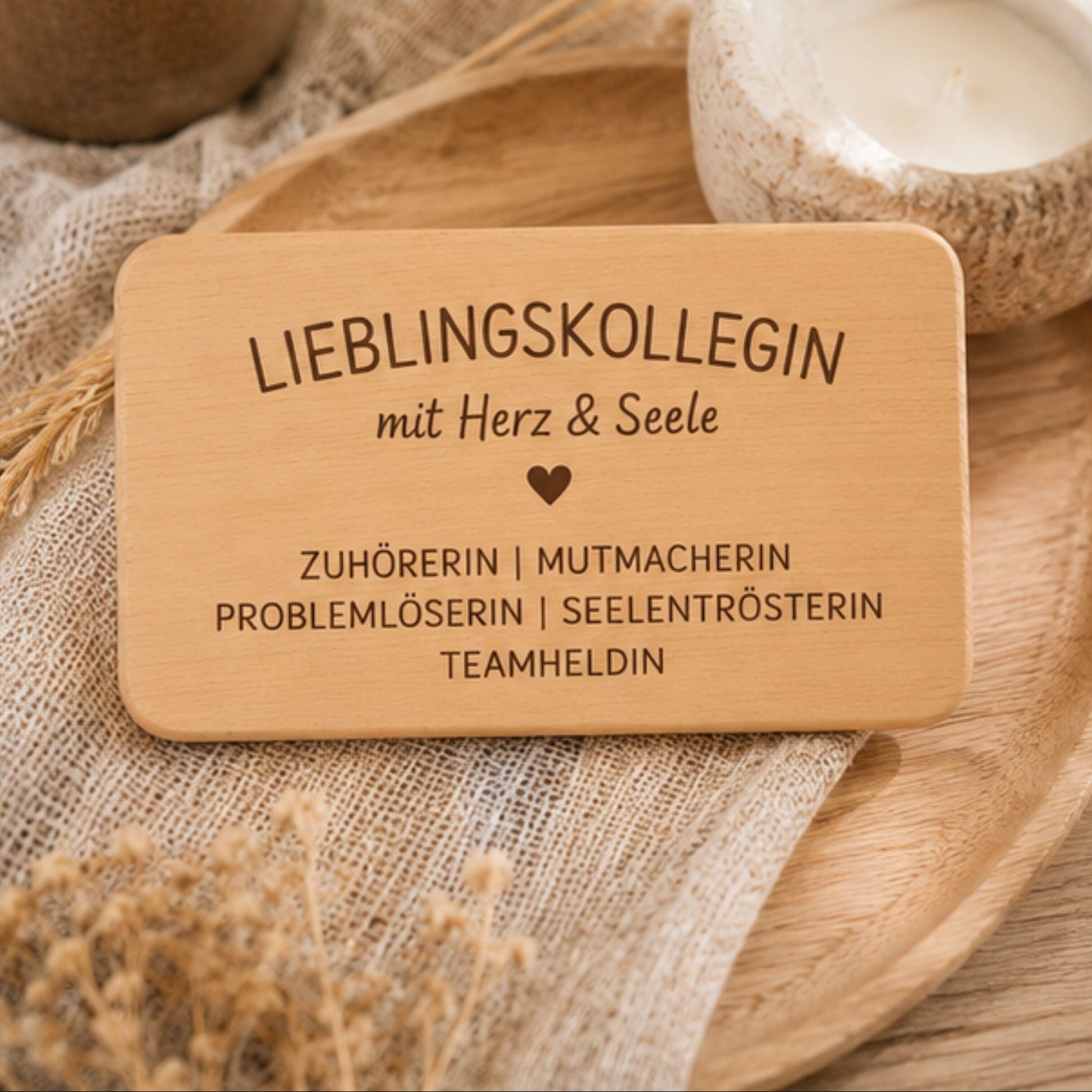 Frühstücksbrettchen Kollegin aus Holz mit Gravur "Lieblingskollegin" - DwieDeko