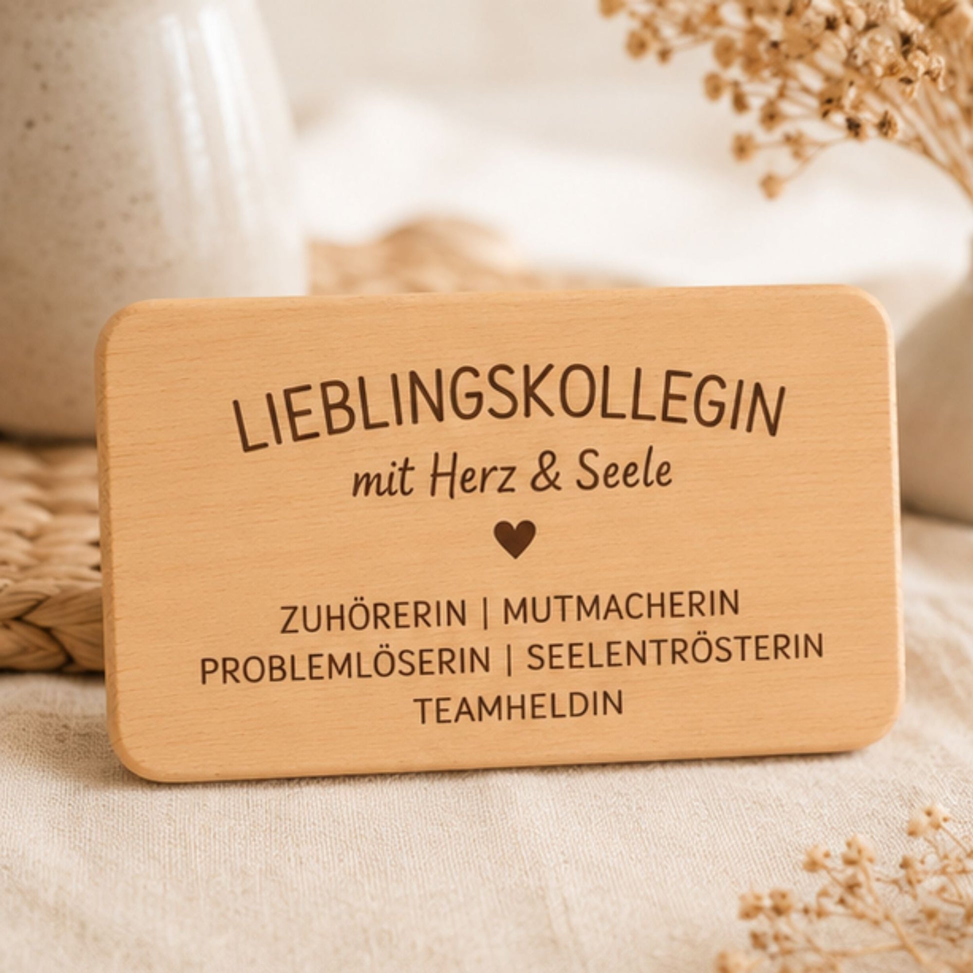 Frühstücksbrettchen Kollegin aus Holz mit Gravur "Lieblingskollegin" - DwieDeko