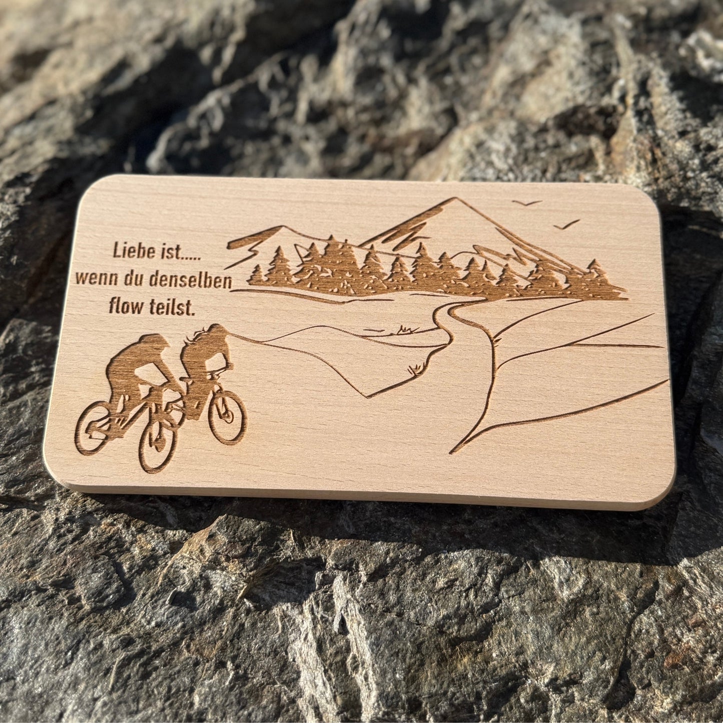 Frühstücksbrett aus Holz – Geschenk für Radfahrer - DwieDeko