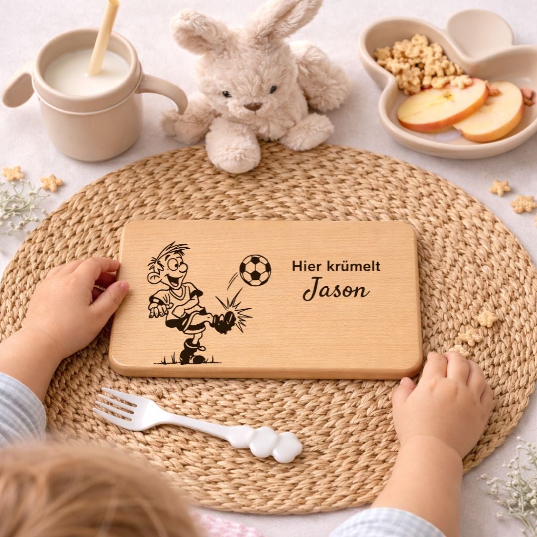 Frühstücksbrettchen personalisiert aus Holz - Fußballspieler - DwieDeko