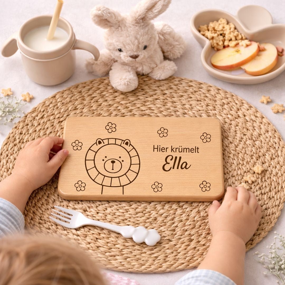 Frühstücksbrettchen personalisiert mit Gravur - Löwe mit Blümchen - DwieDeko