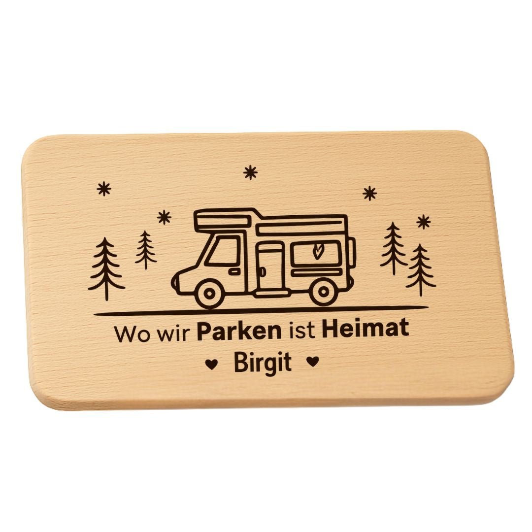 Frühstücksbrettchen "Wo wir parken ist Heimat" – Coole Geschenke für Camper & Wohnwagen - Fans - DwieDeko