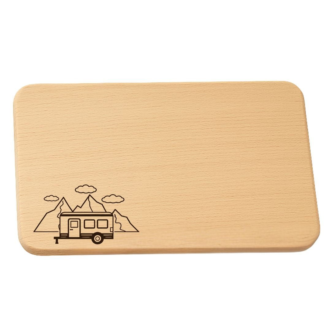 Frühstücksbrettchen "Wohnwagen mit Berge" – Geschenkidee für Camper & Camping Gadgets - DwieDeko
