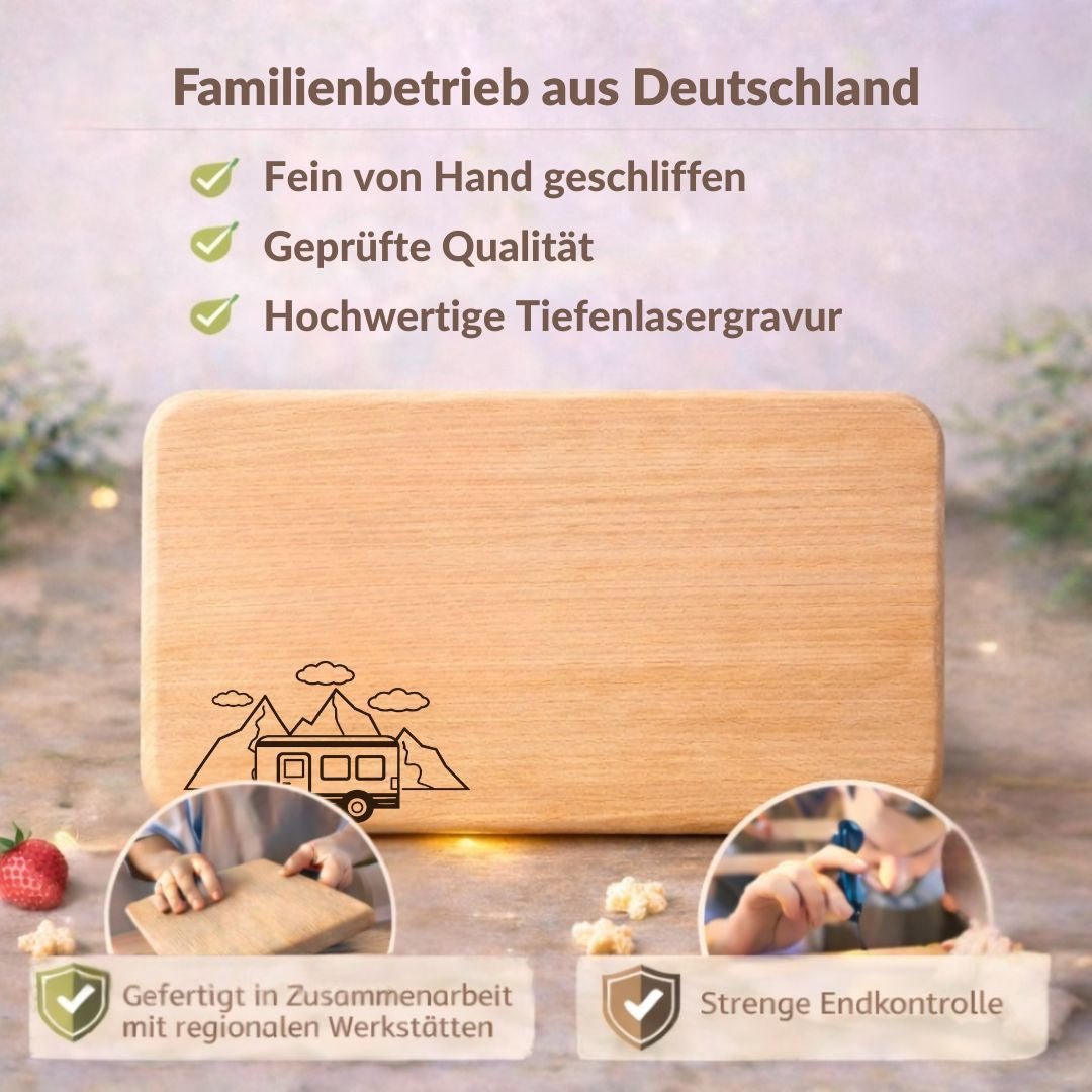 Frühstücksbrettchen "Wohnwagen mit Berge" – Geschenkidee für Camper & Camping Gadgets - DwieDeko
