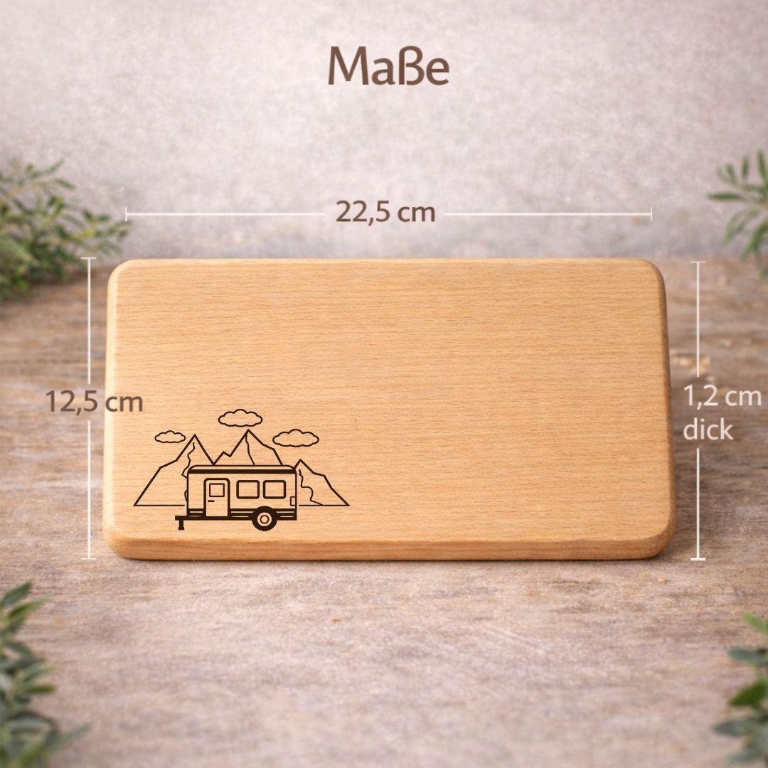 Frühstücksbrettchen "Wohnwagen mit Berge" – Geschenkidee für Camper & Camping Gadgets - DwieDeko