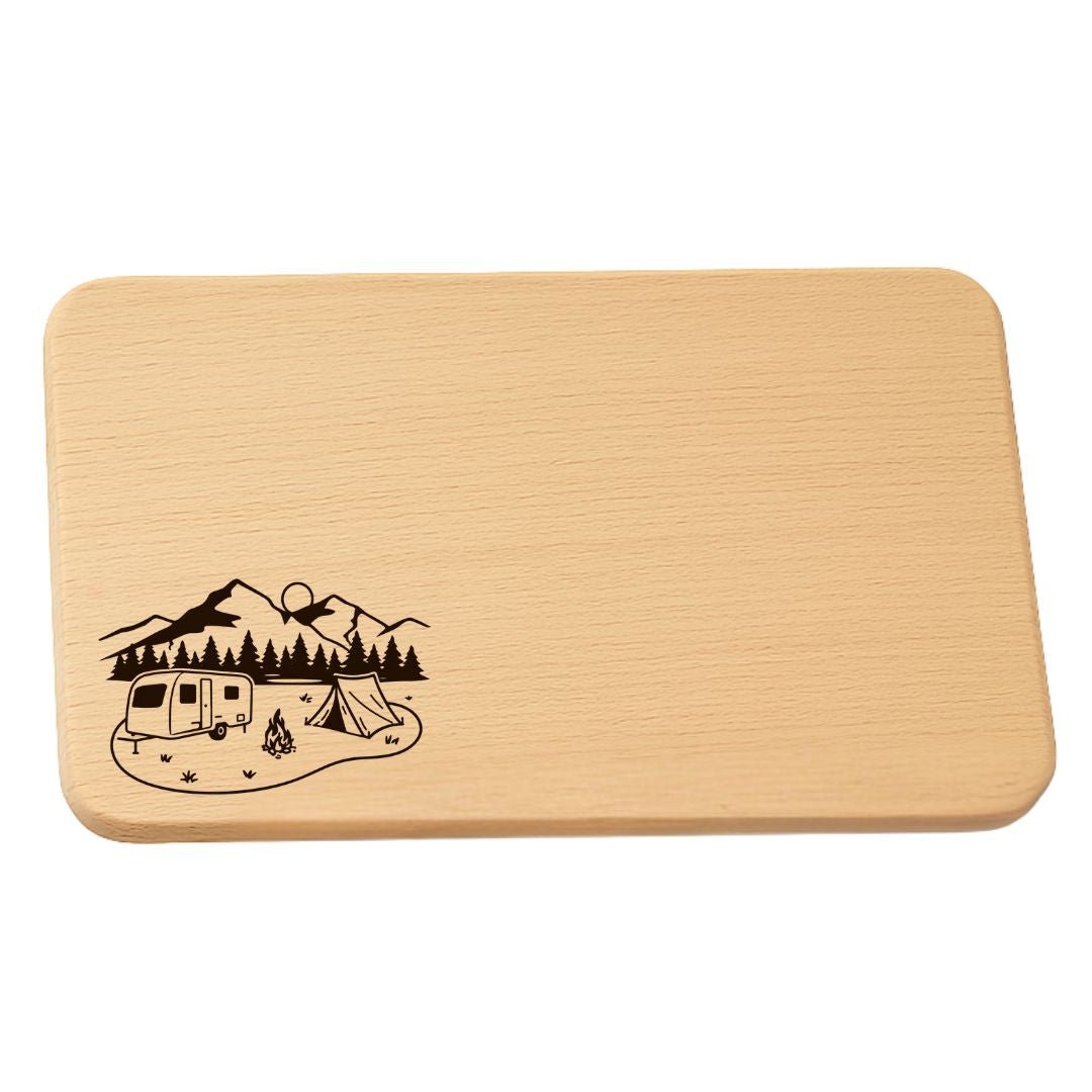 Frühstücksbrettchen "Wohnwagen mit Zelt und Berge" – Coole Geschenke für Camper & Outdoor - Fans - DwieDeko