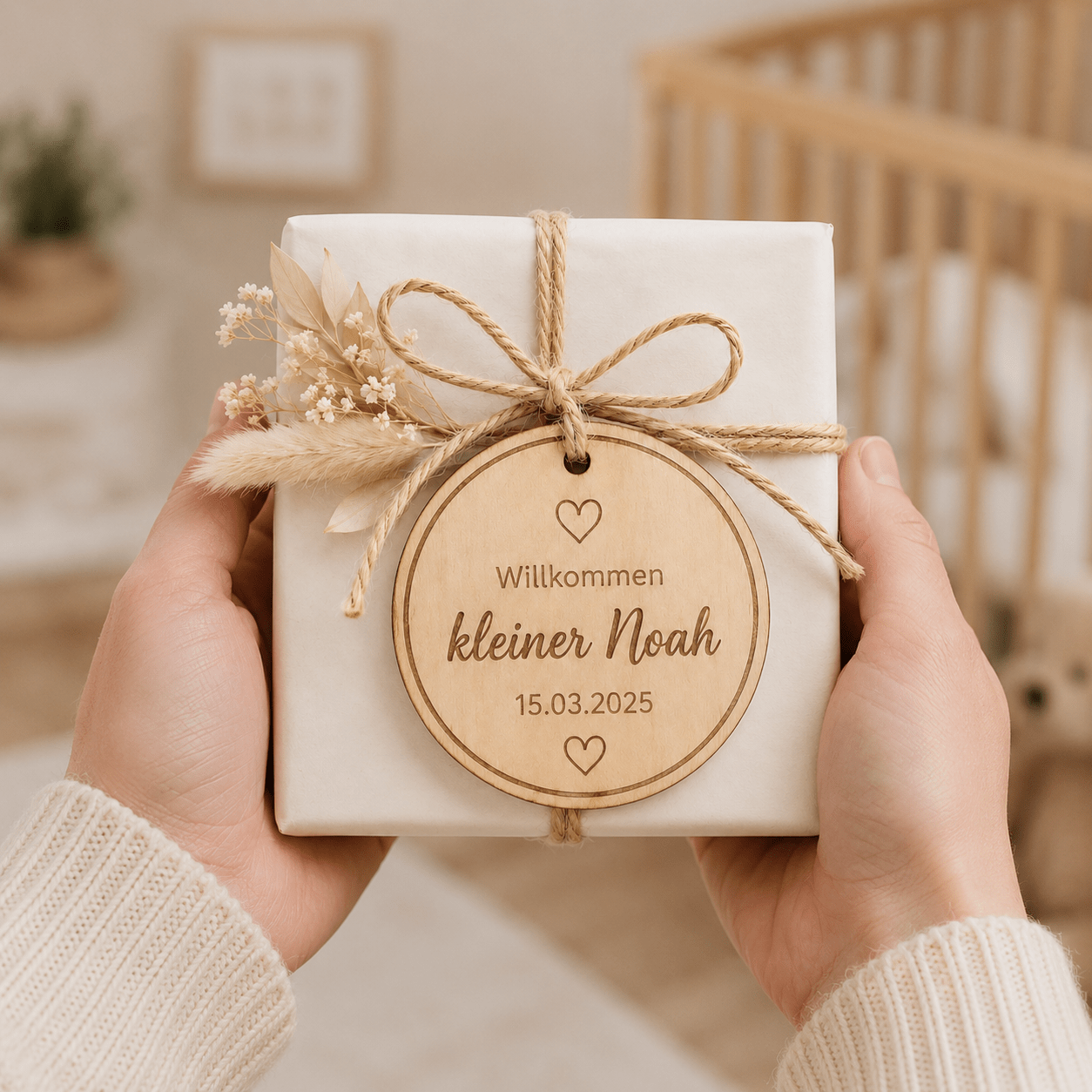 Geschenkanhänger personalisiert aus Holz - zur Geburt & Taufe - DwieDeko