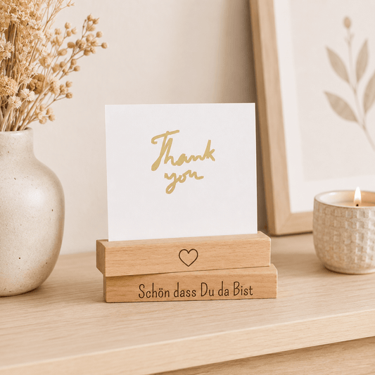 Kartenhalter Holz mit Gravur - Schön Dass du da Bist - 2er Set - DwieDeko