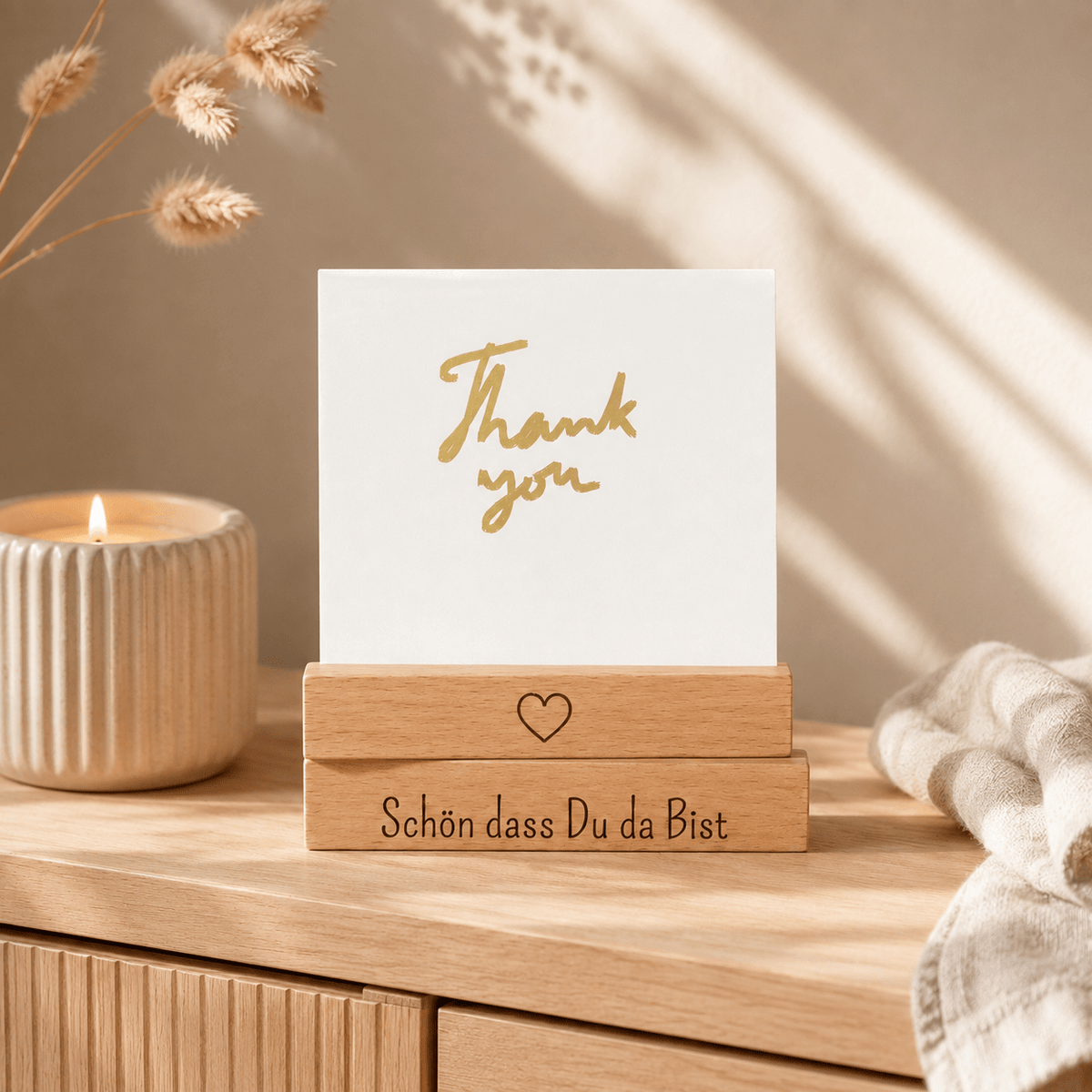 Kartenhalter Holz mit Gravur - Schön Dass du da Bist - 2er Set - DwieDeko