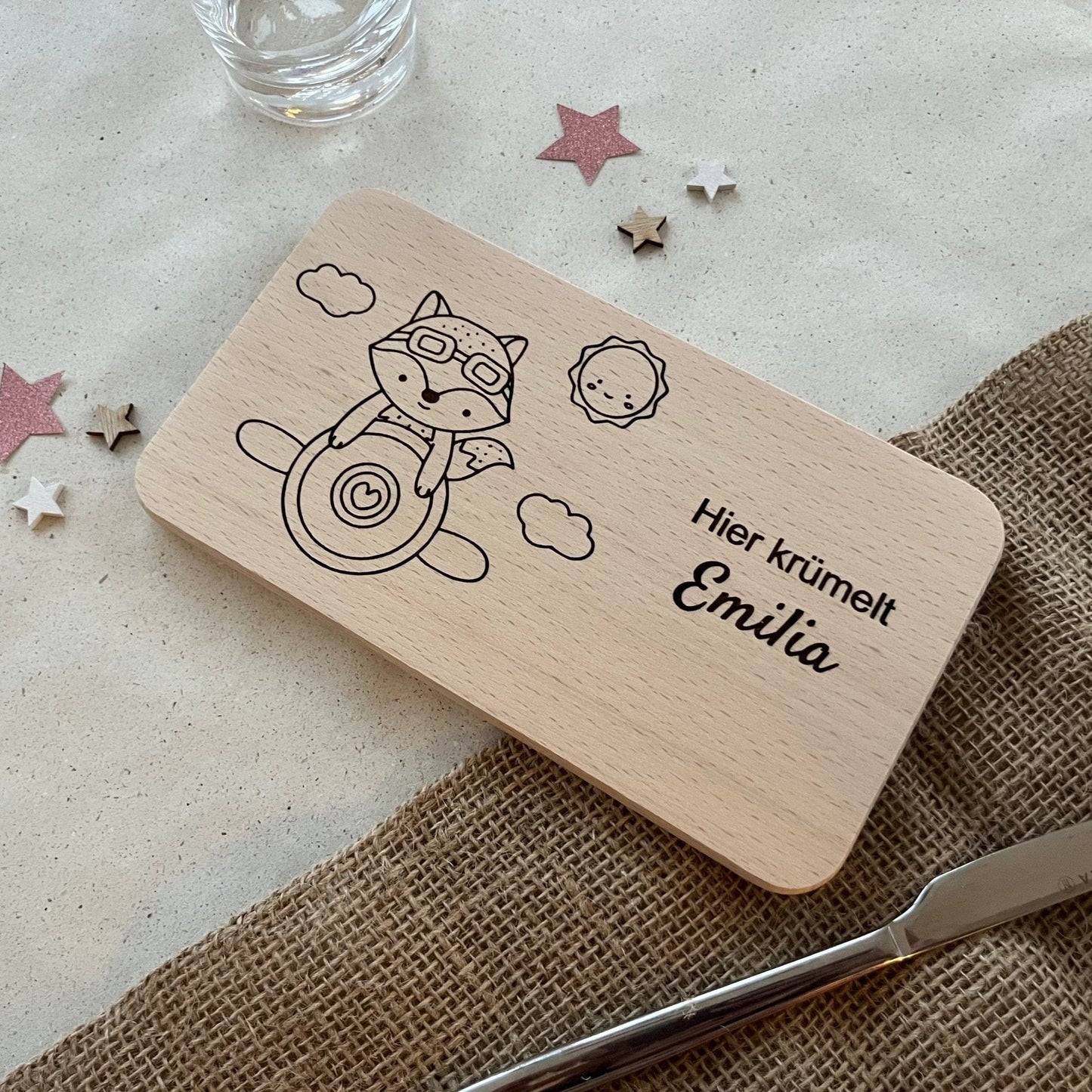 Personalisiertes Holzbrett mit Fuchs & Flugzeug - Taufgeschenk für Jungen & Mädchen mit Namen - DwieDeko