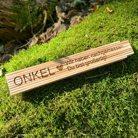Zollstock personalisiert mit Gravur - Onkel wir haben nachgemessen, du bist großartig! - DwieDeko